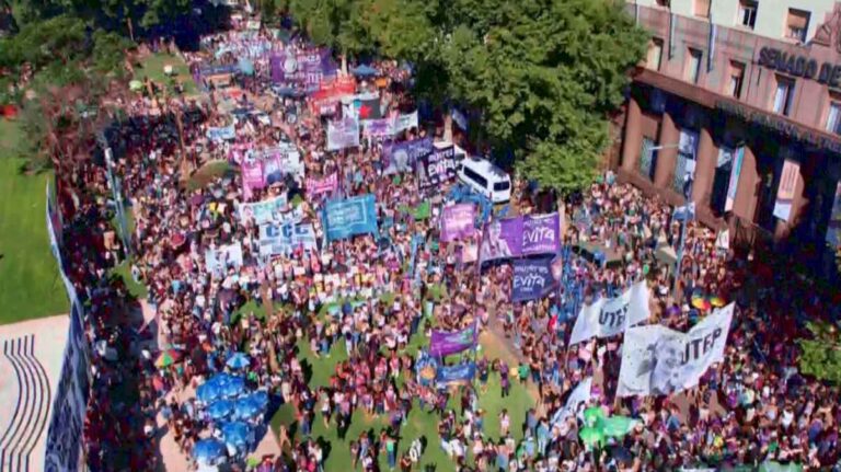 8m:-las-mujeres-marchan-contra-el-ajuste-y-para-defender-los-derechos-conquistados