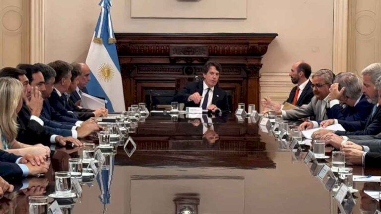 primera-reunion-del-pacto-de-mayo:-el-gobierno-advirtio-que-no-se-movera-un-centimetro-del-«plan-motosierra»