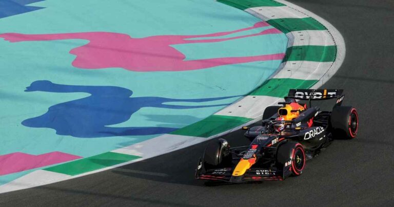 formula-1,-gp-de-arabia-saudita-en-vivo:-max-verstappen-va-por-otra-victoria,-aunque-leclerc-quiere-darle-pelea