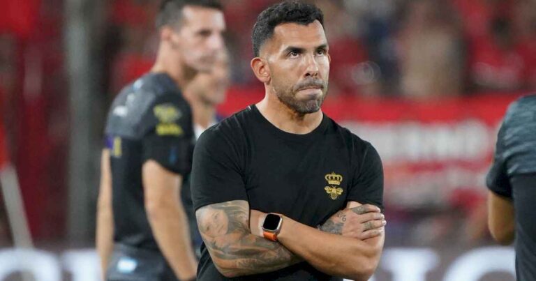 carlos-tevez-mostro-la-carta-documento-que-le-mando-el-arbitro-dovalo-y-le-pego-fuerte-a-toviggino