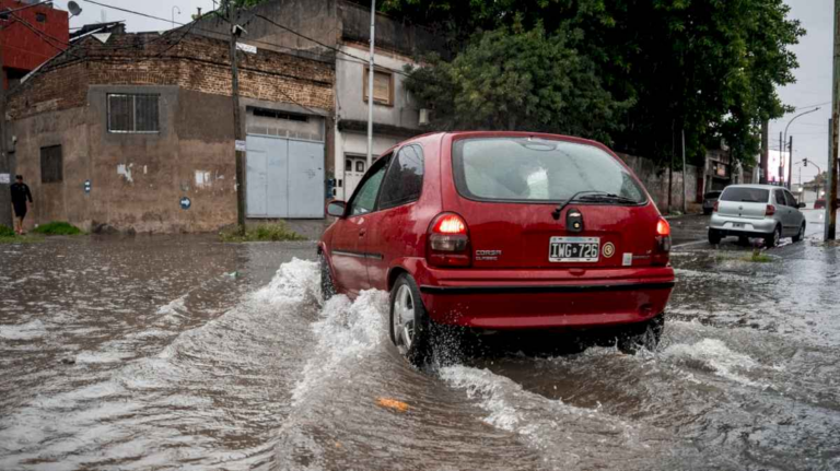 lluvia-en-buenos-aires-en-vivo:-las-alertas-vigentes,-como-funcionan-los-transportes-y-las-calles-anegadas