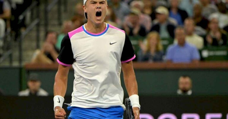 holger-rune,-el-nuevo-bad-boy-del-tenis-con-el-espejo-de-alcaraz:-de-sus-cinco-entrenadores-en-seis-meses-a-cuartos-de-indian-wells