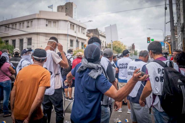 asi-fueron-los-incidentes-en-puente-pueyrredon-y-puente-saavedra-entre-los-manifestantes-y-la-policia