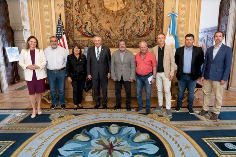 la-cgt-visito-al-embajador-de-estados-unidos:-«es-mas-peronista-que-algunos-dirigentes»