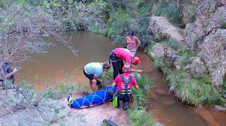 cordoba:-una-fotografa-cayo-desde-cuarenta-metros-desde-un-puente-colgante-y-se-encuentra-en-grave-estado