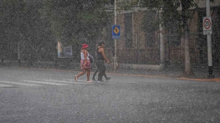 alerta-amarilla-por-tormentas-en-el-norte-del-pais:-cuales-son-las-provincias-afectadas