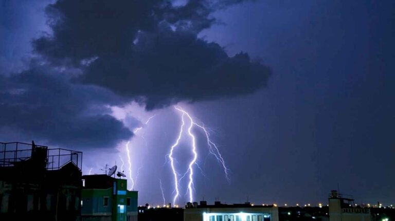 alerta-amarilla-por-fuertes-tormentas-y-granizo:-cuales-son-las-zonas-afectadas-hoy,-jueves-4-de-abril