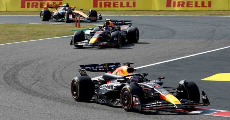 formula-1-en-japon:-max-verstappen-volvio-al-triunfo-y-encabezo-un-nuevo-1-2-de-red-bull