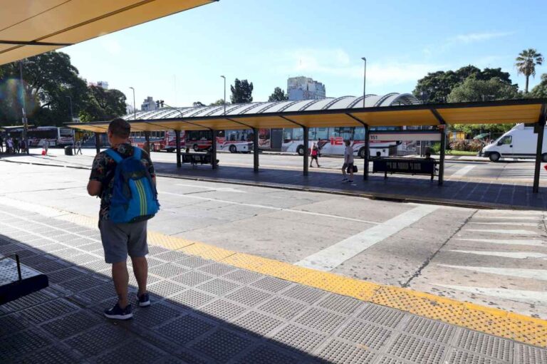 paro-de-colectivos,-en-vivo:-que-lineas-estan-afectadas-este-11-de-abril