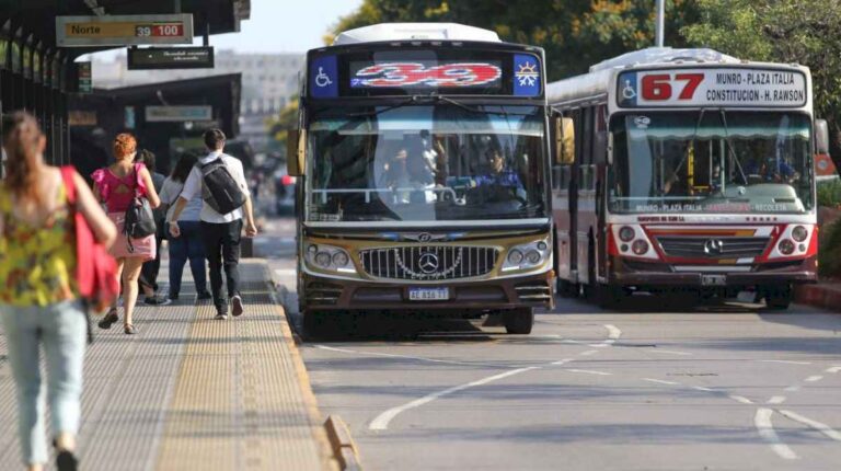 el-gobierno,-la-uta-y-los-empresarios-estan-reunidos-para-resolver-el-conflicto-y-evitar-un-paro-de-colectivos