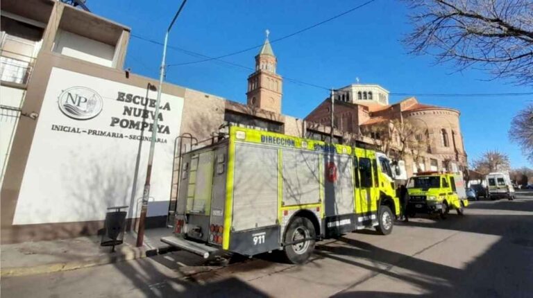 un-hombre-se-metio-a-un-pozo-de-18-metros-para-recuperar-su-celular-y-lo-tuvieron-que-rescatar-los-bomberos