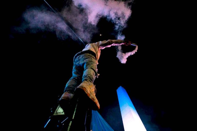 copa-america-2024:-los-hinchas-argentinos-festejaron-en-el-obelisco-el-triunfo-de-la-seleccion