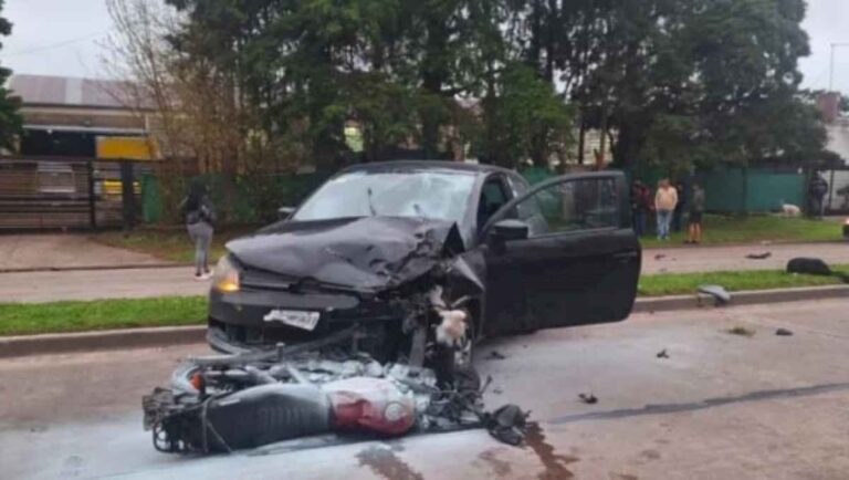 un-hombre,-que-escapaba-de-motochorros,-murio-tras-chocar-contra-un-auto