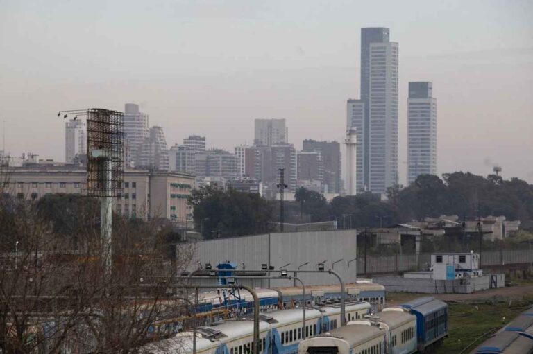 cortina-de-humo:-que-es-el-fenomeno-que-llegara-a-buenos-aires-este-lunes-y-que-fue-advertido-por-el-smn