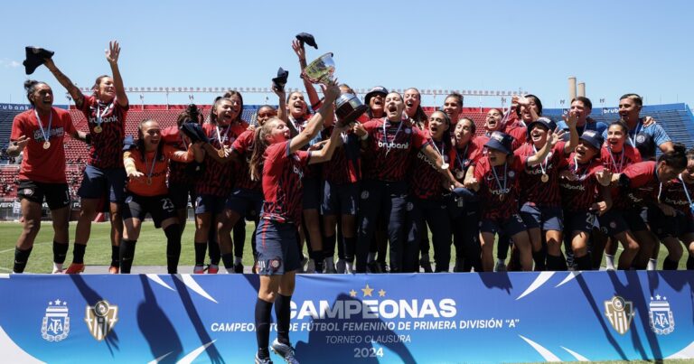 El cuerpo técnico de San Lorenzo con Olé: de agarrar un equipo que no formaron a sacarlo campeón en seis meses