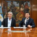 299752-milei-coquetea-con-nacho-torres-y-le-perdona-una-deuda-de-usd-100-millones-a-chubut