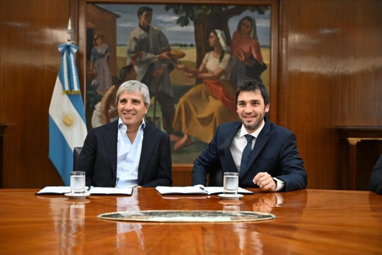 Milei coquetea con Nacho Torres y le perdona una deuda de USD 100 millones a Chubut