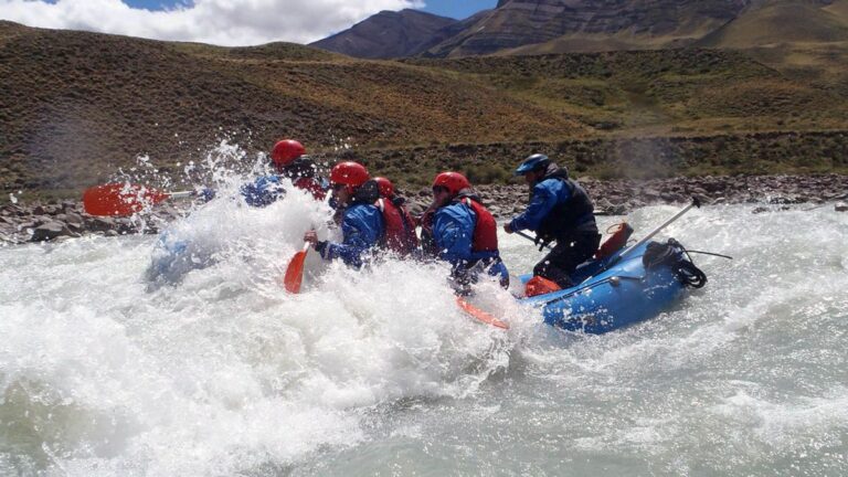 Tragedia en El Chaltén: turistas indios murieron al volcarse la balsa con que hacían rafting