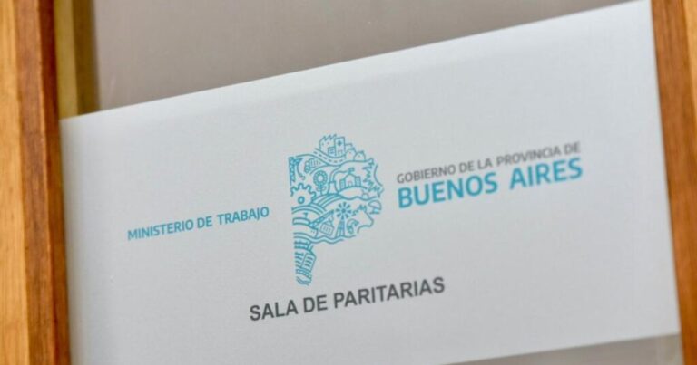 Docentes y estatales piden paritarias. Después de un año a pura pérdida salarial