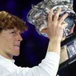 361023-sinner-no-le-dio-chances-a-zverev-y-se-llevo-su-segundo-titulo-consecutivo-en-australia