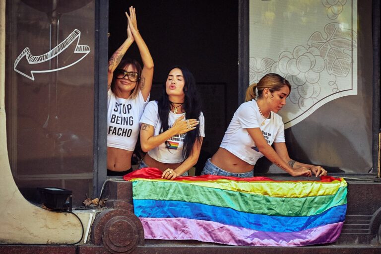 Amnistía Internacional desmintió una noticia falsa que difundieron libertarios sobre Lali Espósito