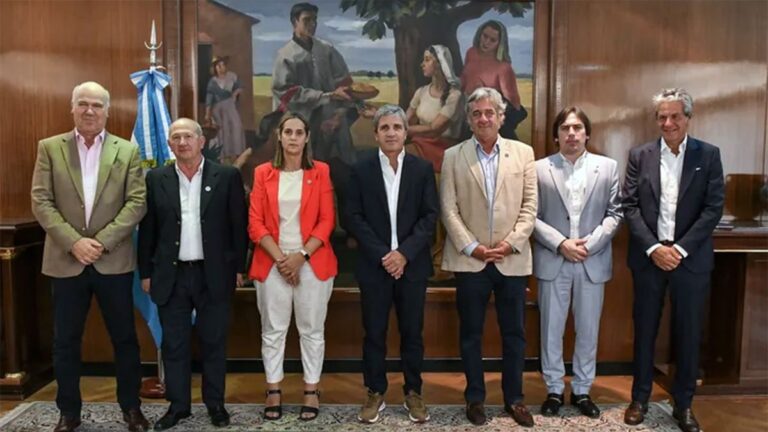 Luis Caputo se reunió con la Mesa de Enlace: qué le reclamaron y qué les prometió