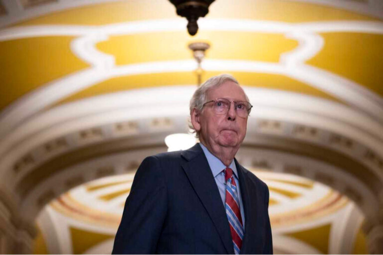 El longevo senador Mitch McConnell anuncia su retiro de la política