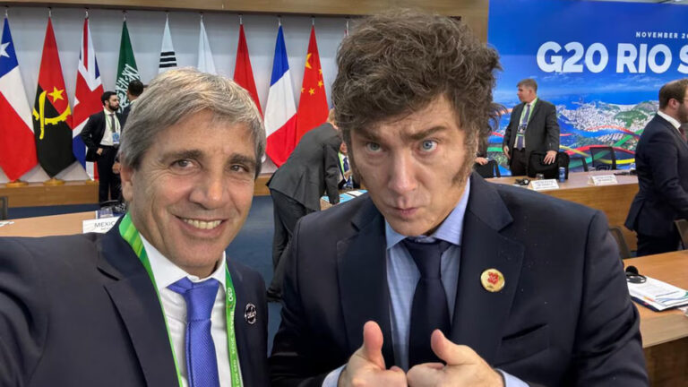 Un Gobierno alejado de la realidad: festeja que los informales triplicaron su sueldo