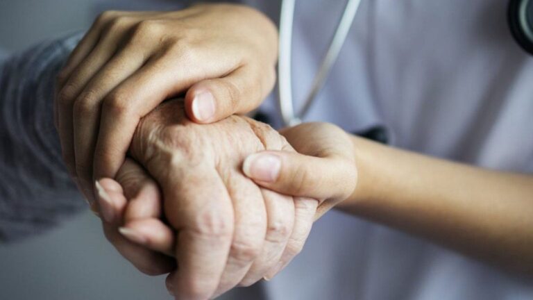 El Gobierno desmanteló el programa de cuidados paliativos para pacientes con cáncer