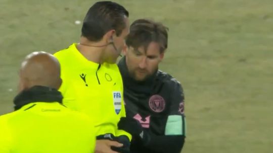 Locura por Messi: árbitro mexicano fue sancionado por Concacaf tras pedirle un autógrafo