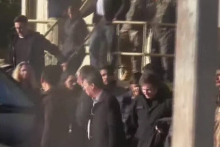 Javier Milei llegó a Bahía Blanca a cinco días del temporal que destrozó la ciudad