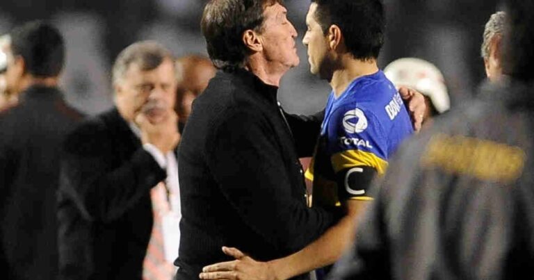 Las bombas de Falcioni contra Riquelme por la final de la Libertadores 2012