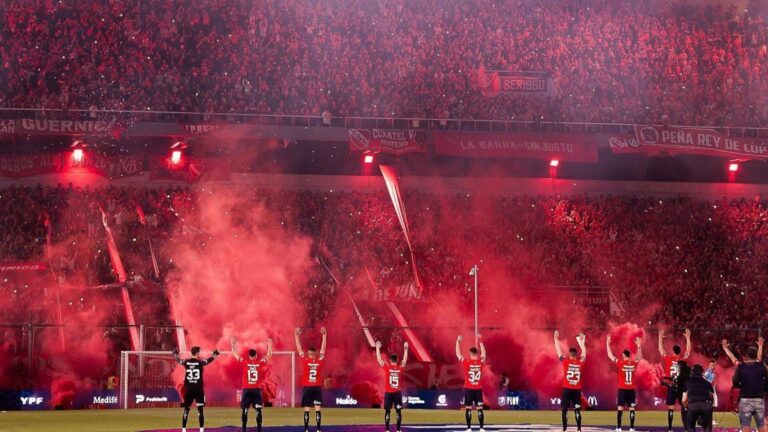 FIFA inhibió a Independiente por una deuda pendiente: los detalles