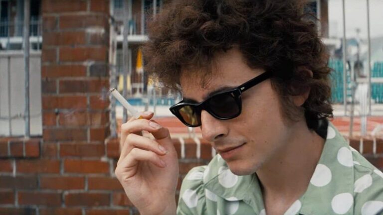 «Un Completo Desconocido», la película con Timothée Chalamet como Bob Dylan llega a Disney+