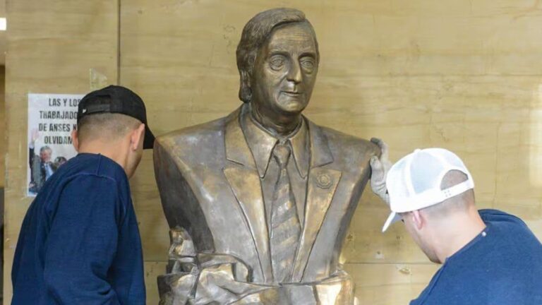 Polémica en Santa Cruz: retiraron del hospital de El Calafate un busto de Néstor Kirchner