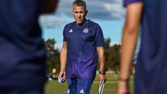 Carlos Casteglione: «Nos estamos adaptando al mundo Talleres»