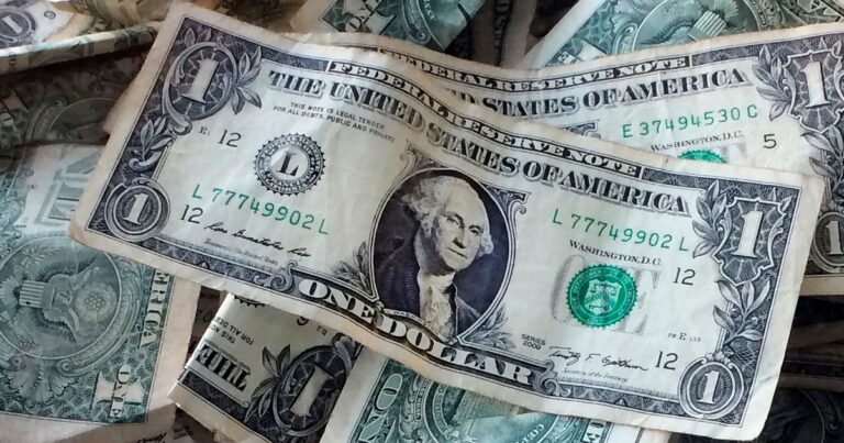 Dólar hoy: a cuánto cotizan el oficial y sus diferentes tipos de cambio este martes 22 de abril