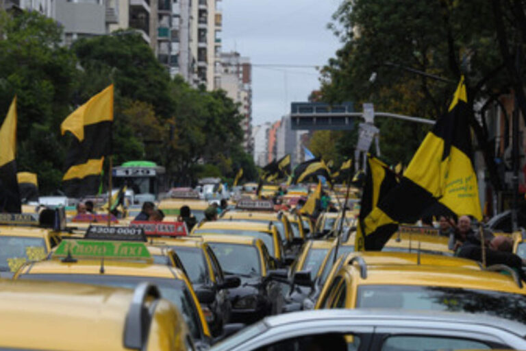 Córdoba: gremio de taxistas causó caos total por protesta contra apps de transporte