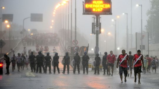 Alerta por tormentas en Buenos Aires pone en riesgo los partidos de Racing, Vélez y Huracán
