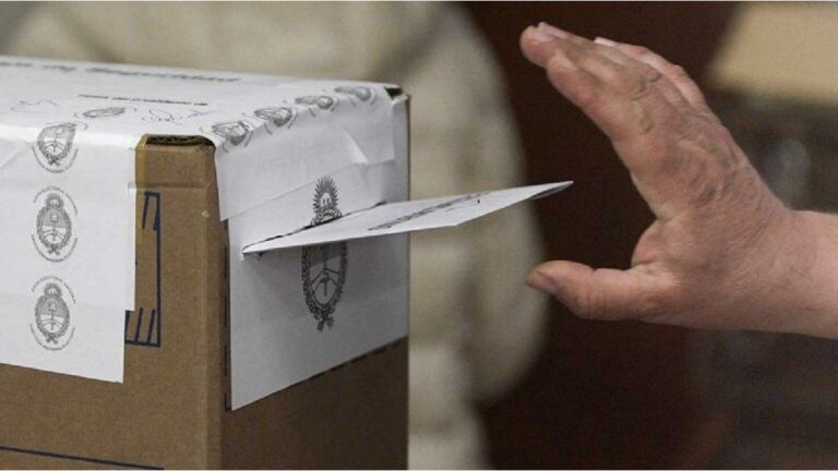 Elecciones 2025 EN VIVO: se abrieron los comicios en Corrientes y llegan los primeros votantes a las escuelas