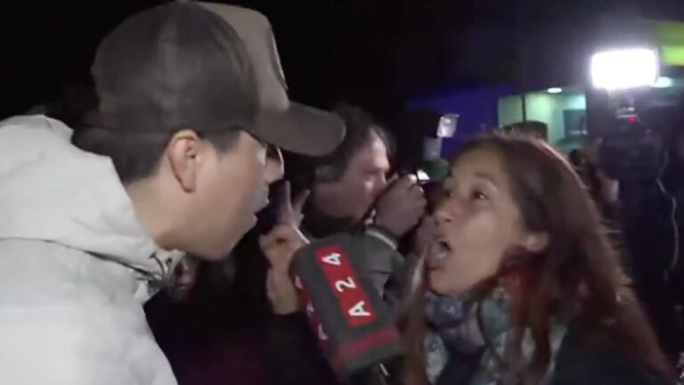 Libertario se burló de vecina de Moreno por vivir con «barro hasta la rodilla» y recibió un cachetazo en vivo