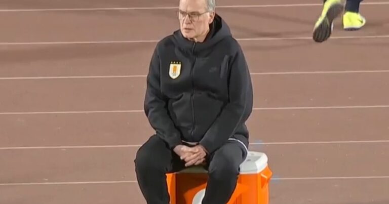 El regreso de Bielsa a Chile sin homenaje y con un estadio semivacío