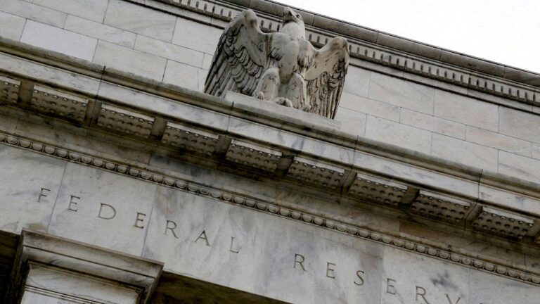 Entre la inflación y el fantasma del desempleo, la Fed se prepara para bajar las tasas por primera vez en el año