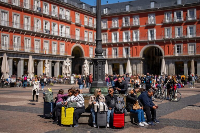 Los argentinos ya desembolsaron más de 1000 millones de euros en 2025 para vacacionar en España