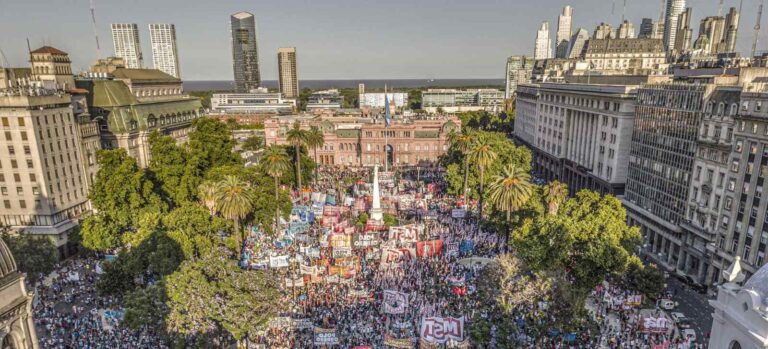 Las calles responden. Comienza la movilización a Plaza de Mayo contra la reforma laboral esclavista