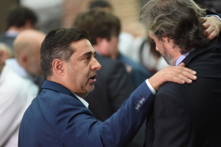 Las razones detrás del enfrentamiento entre Angelici y Toviggino