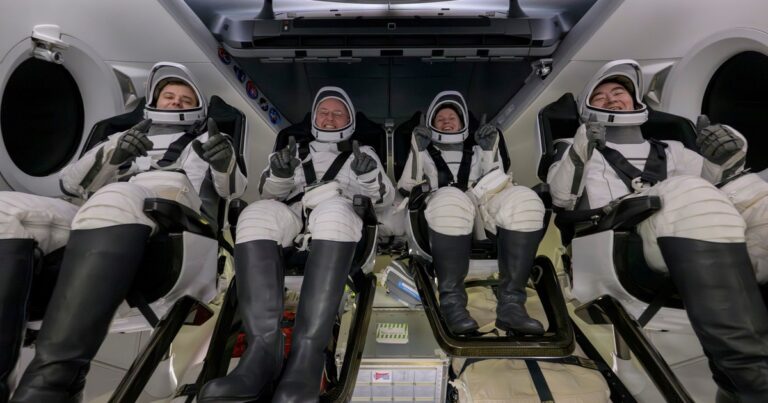 Por primera vez una misión en la Estación Espacial Internacional terminó antes por problemas de salud: cómo fue la llegada a Tierra de los cuatro astronautas