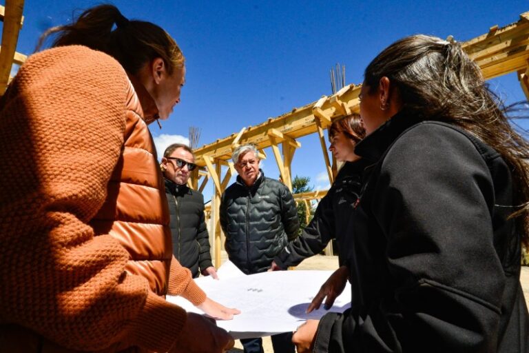 Rolo Figueroa construye una impactante ruta de montaña que sumará Traful al circuito de los siete lagos