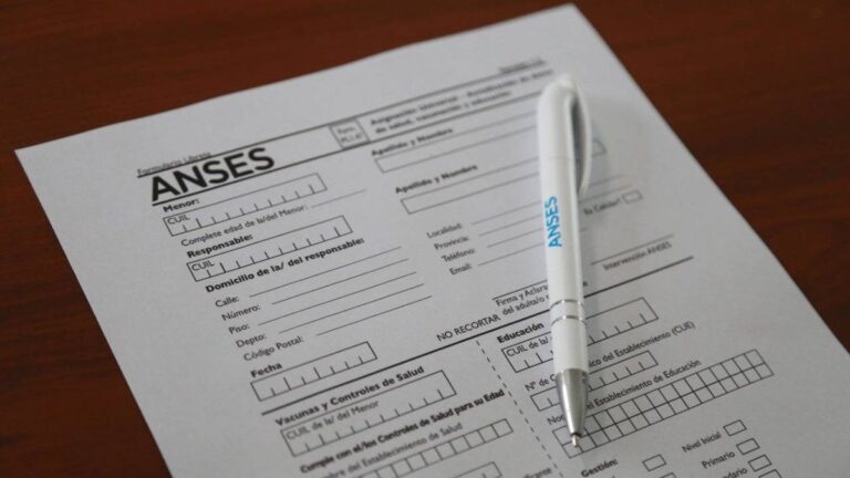ANSES paga hasta $600.000 por la Libreta AUH: el trámite clave para cobrar el 20% retenido