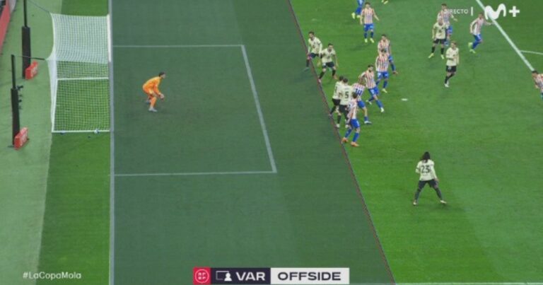 En España también falla el VAR: tardaron siete minutos en anular un gol del Barcelona y celebró Simeone con Atlético de Madrid